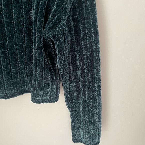 Lovers + Friends Green Crew Neck Sweater Plush Textured Size Medium - Picture 2 of 8
